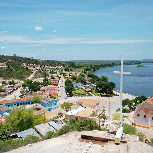 Een zicht op het dorp Muxima naast de rivier Kwanza in Angola