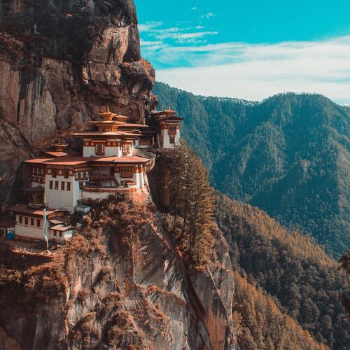 Het klooster van Taktshang, op de rand van een berg in Bhutan