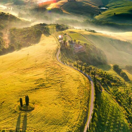 Ochtendgloren in de Toscaanse heuvels.