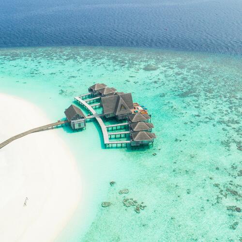 Resort op een atol in de Malediven.
