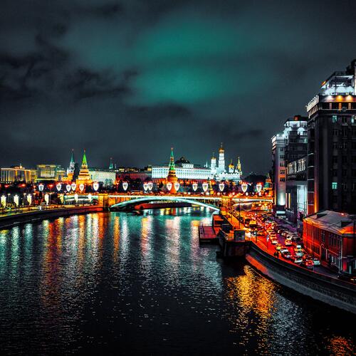 Nachtelijke skyline van Moskou.
