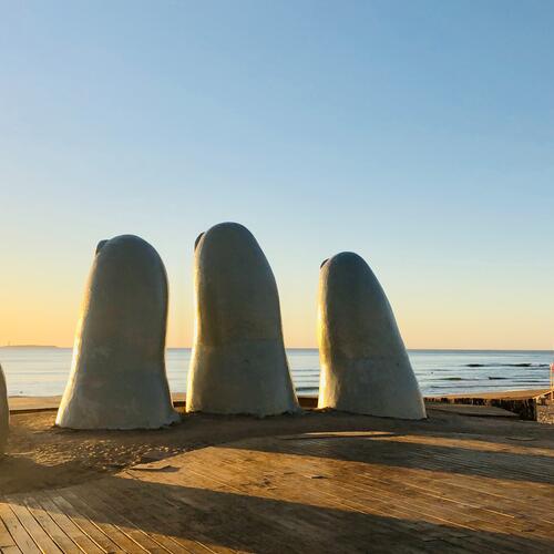 Standbeeld La Mano de Punta del Esta in Uruguay.