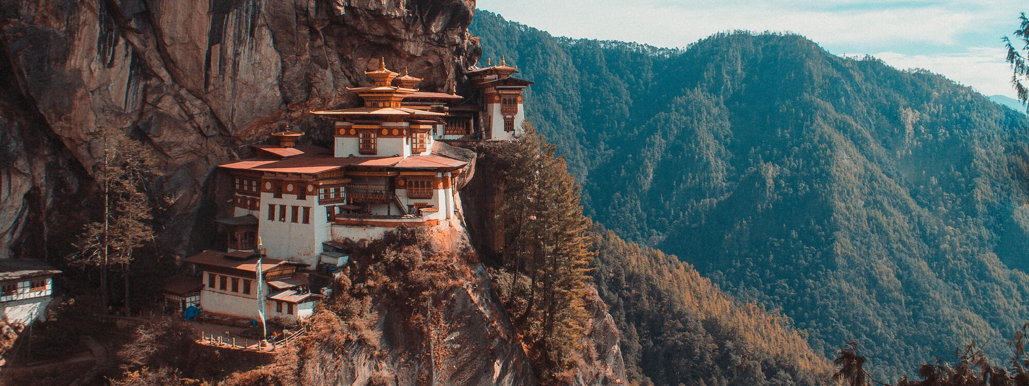 Het klooster van Taktshang, op de rand van een berg in Bhutan