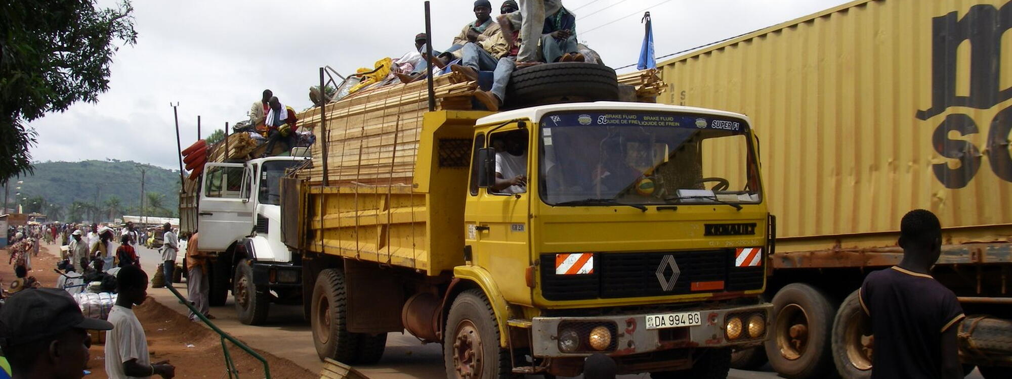 Noodhulp van OCHA wordt op camions geladen in Bangui, Centraal Afrikaanse Republiek
