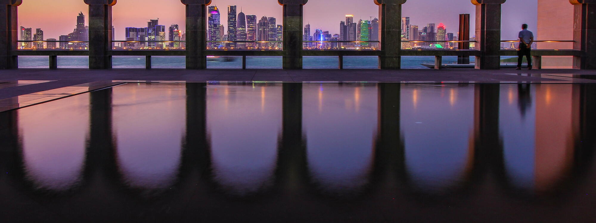 Skyline van Qatar, vanuit het Museum of Islamic Art.