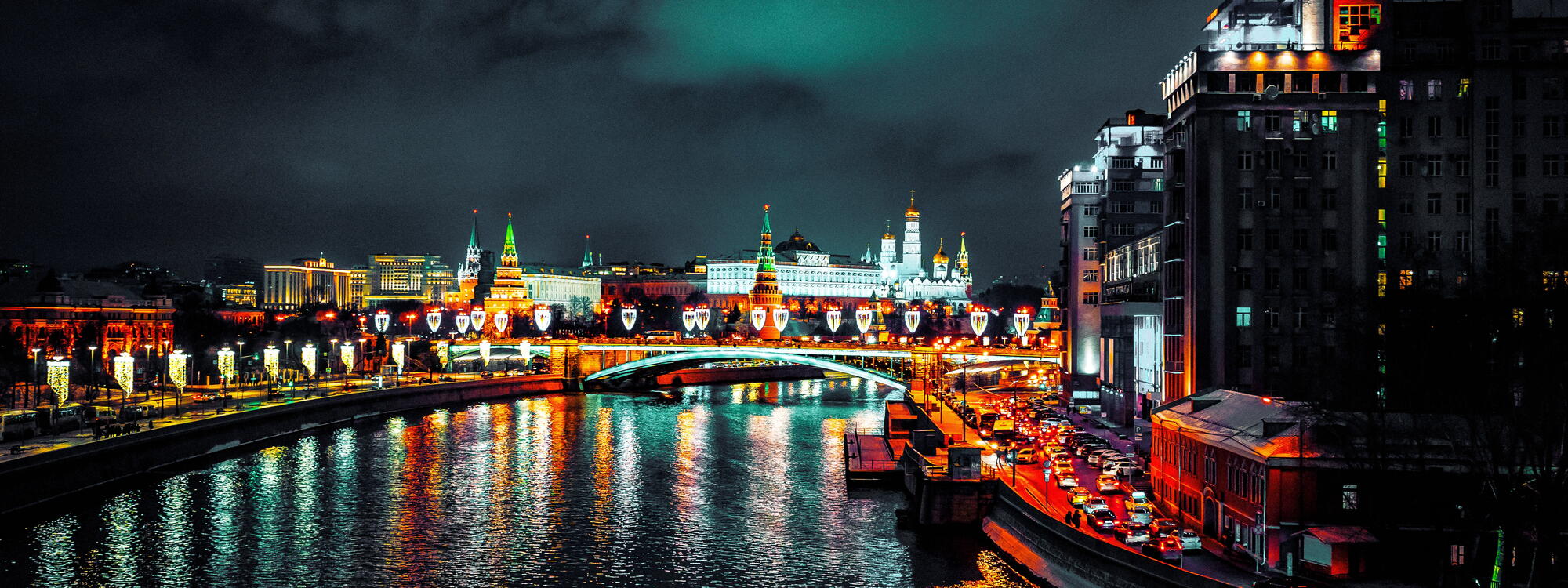 Nachtelijke skyline van Moskou.