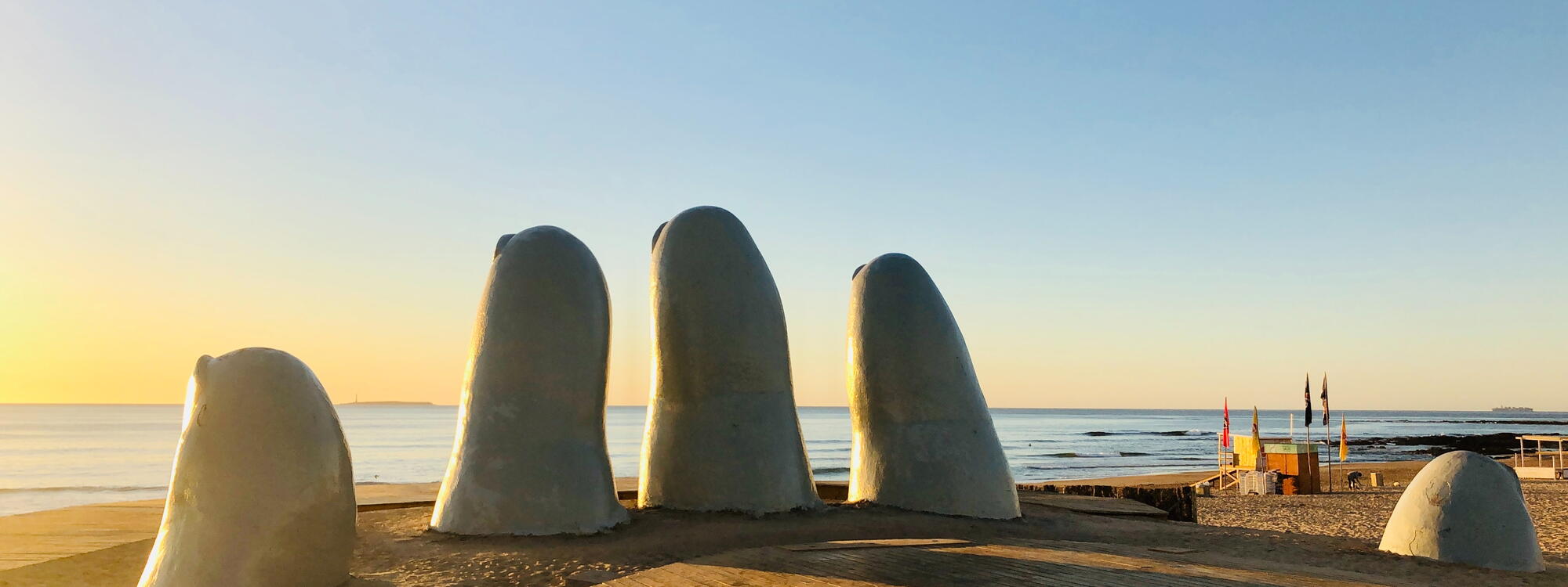 Standbeeld La Mano de Punta del Esta in Uruguay.