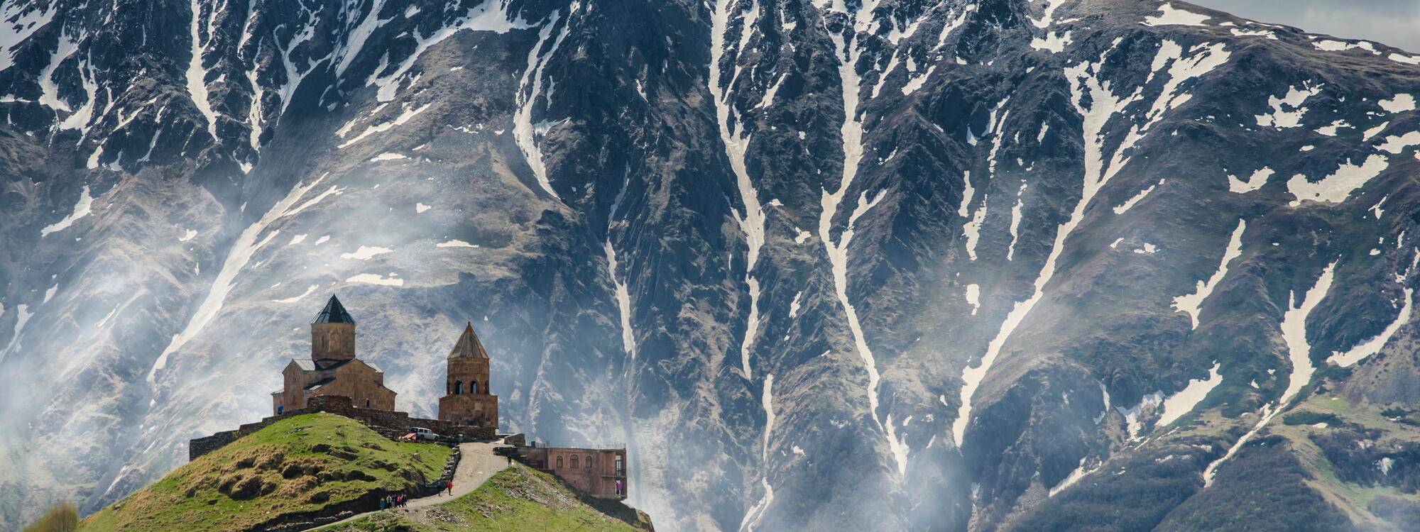 De Trinity Gergeti-kerk in Kazbegi.
