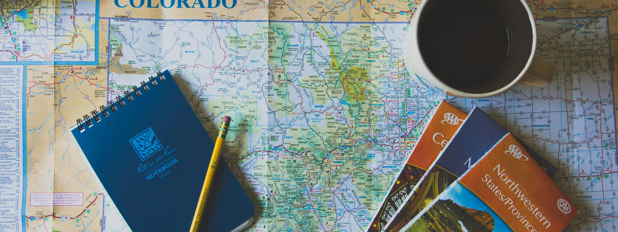 Kaart met reisgidsen