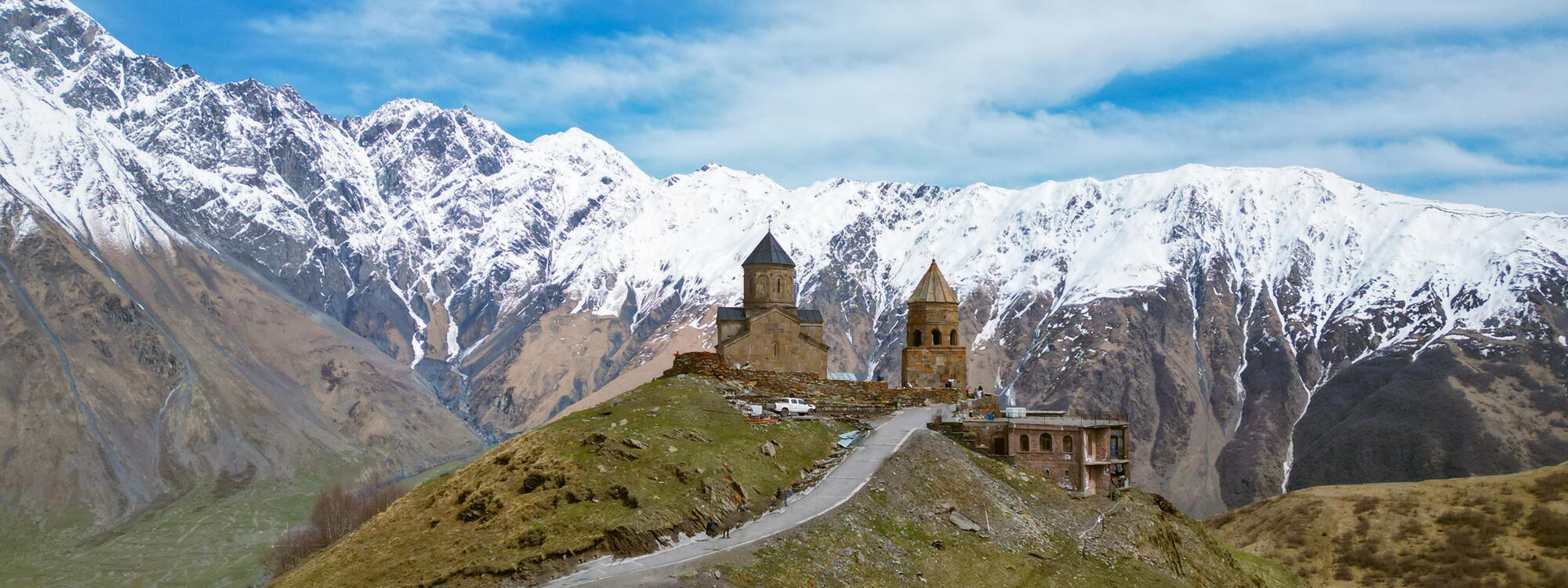 Drievuldigheidskerk in Kazbegi © Snoezels on the Road