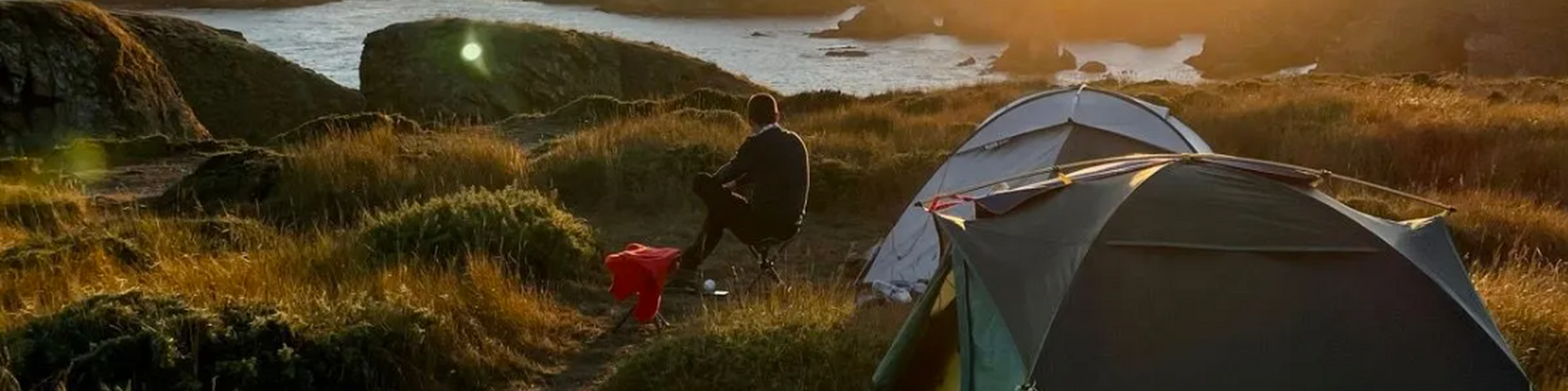 Tent met ondergaande zon