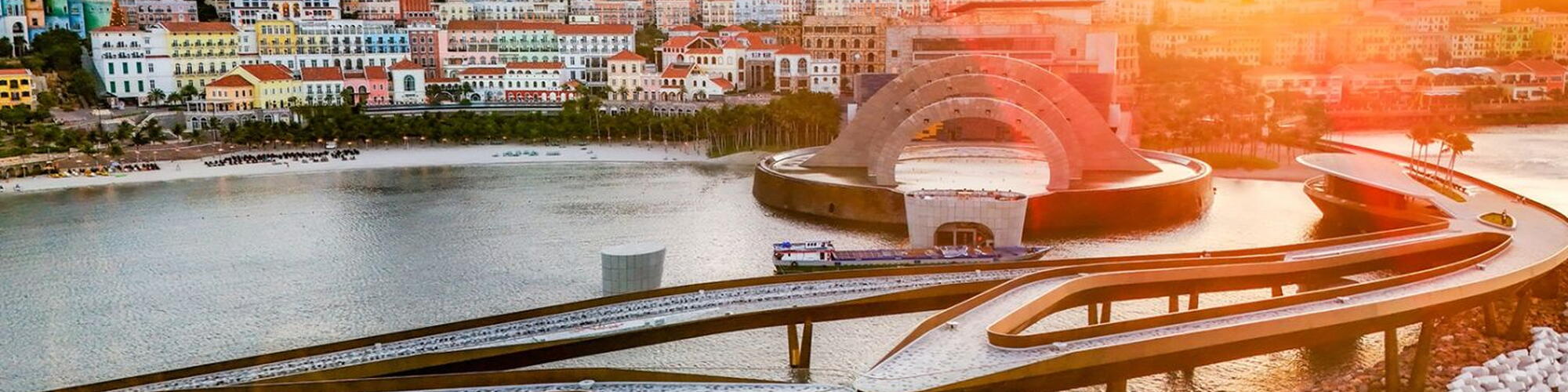 De kiss bridge in Vietnam.