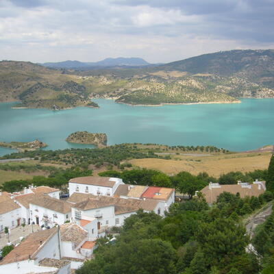 Zahara dorpje met stuwmeer