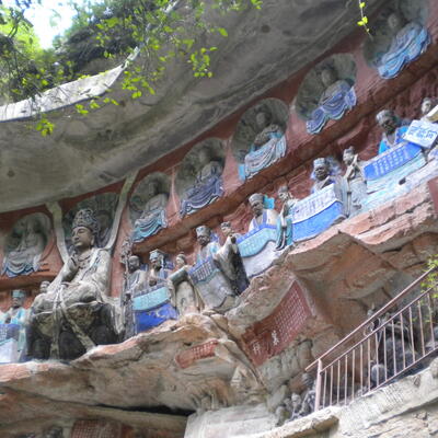 Dazu, Boading: zeer kleurrijke grotten