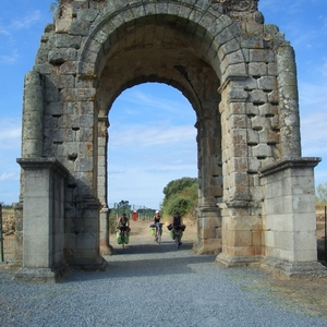 Arco de Cáparra, het symbool van de Vía de la Plata