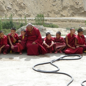 Monikken en leerlingen in het klooster van Phyang - Ladakh