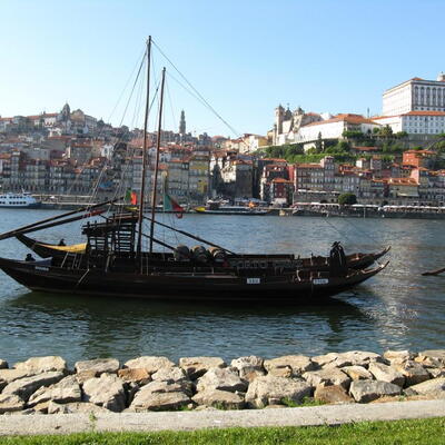 deze bootjes brachten de portvaten tot in Porto