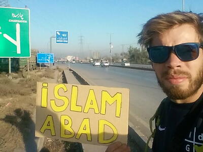 Lenny lift naar Islamabad