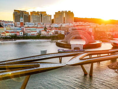 De kiss bridge in Vietnam.